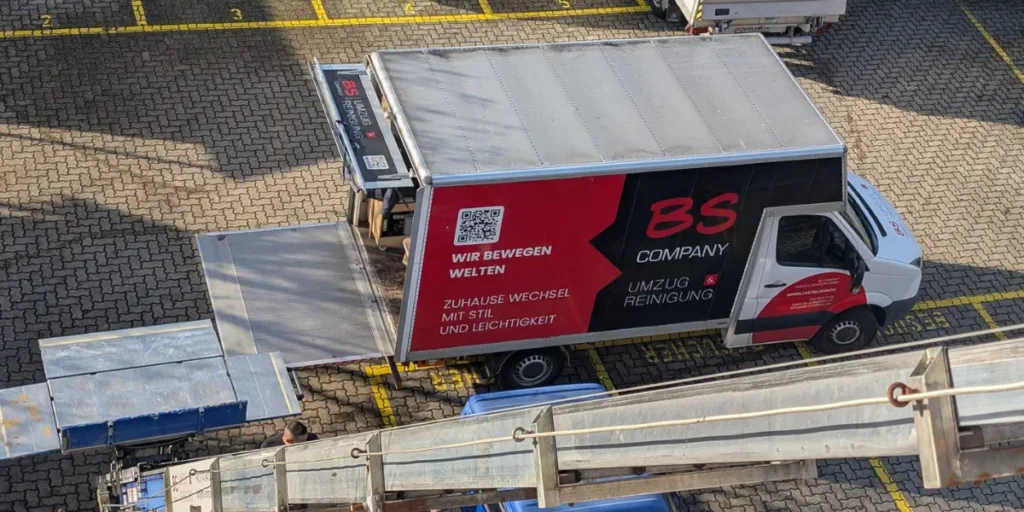 Möbelaufzug an Gebäudefassade – Aussenaufzug für Möbeltransport